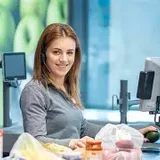 Vanzatoare magazin alimentar
